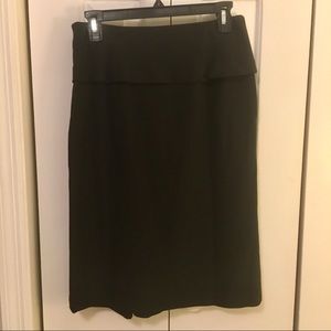 Black knit skirt with ruffle